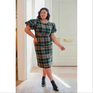 green emerald velvet dress Plus Size Lesleyanne Midi Dress- Green 1x / Green at Curvy Sense